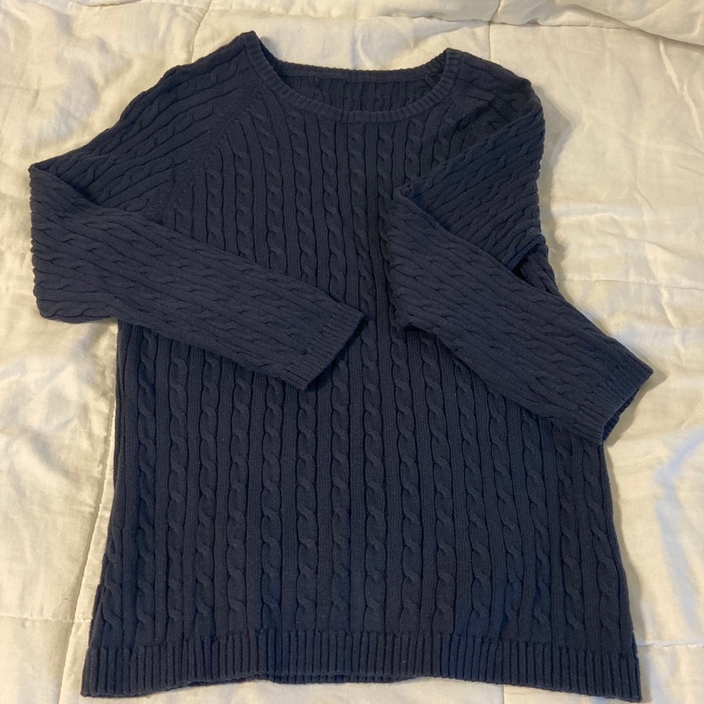 Simple navy Tommy Hilfiger crewneck shirt